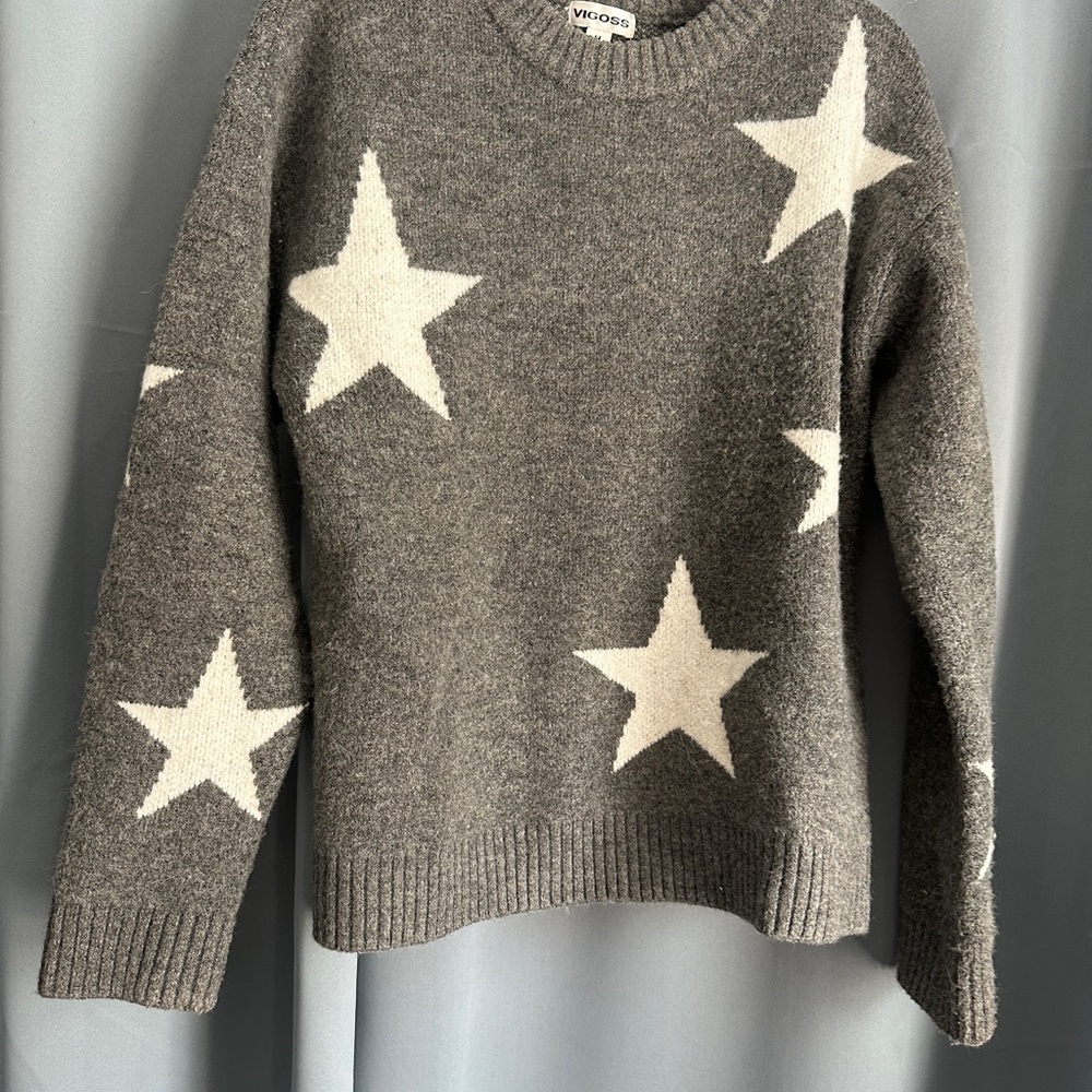 Vigoss Gray and White Star Crew Neck Sweater